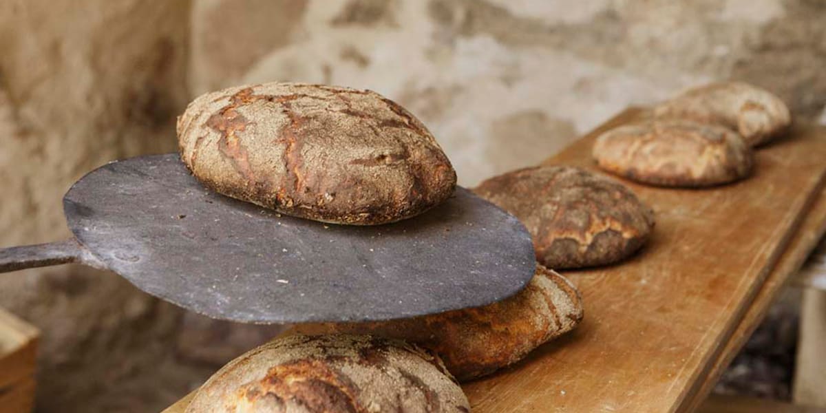 Nestl Apartments - Zum Frühstück frisches Brot vom Bäcker genießen